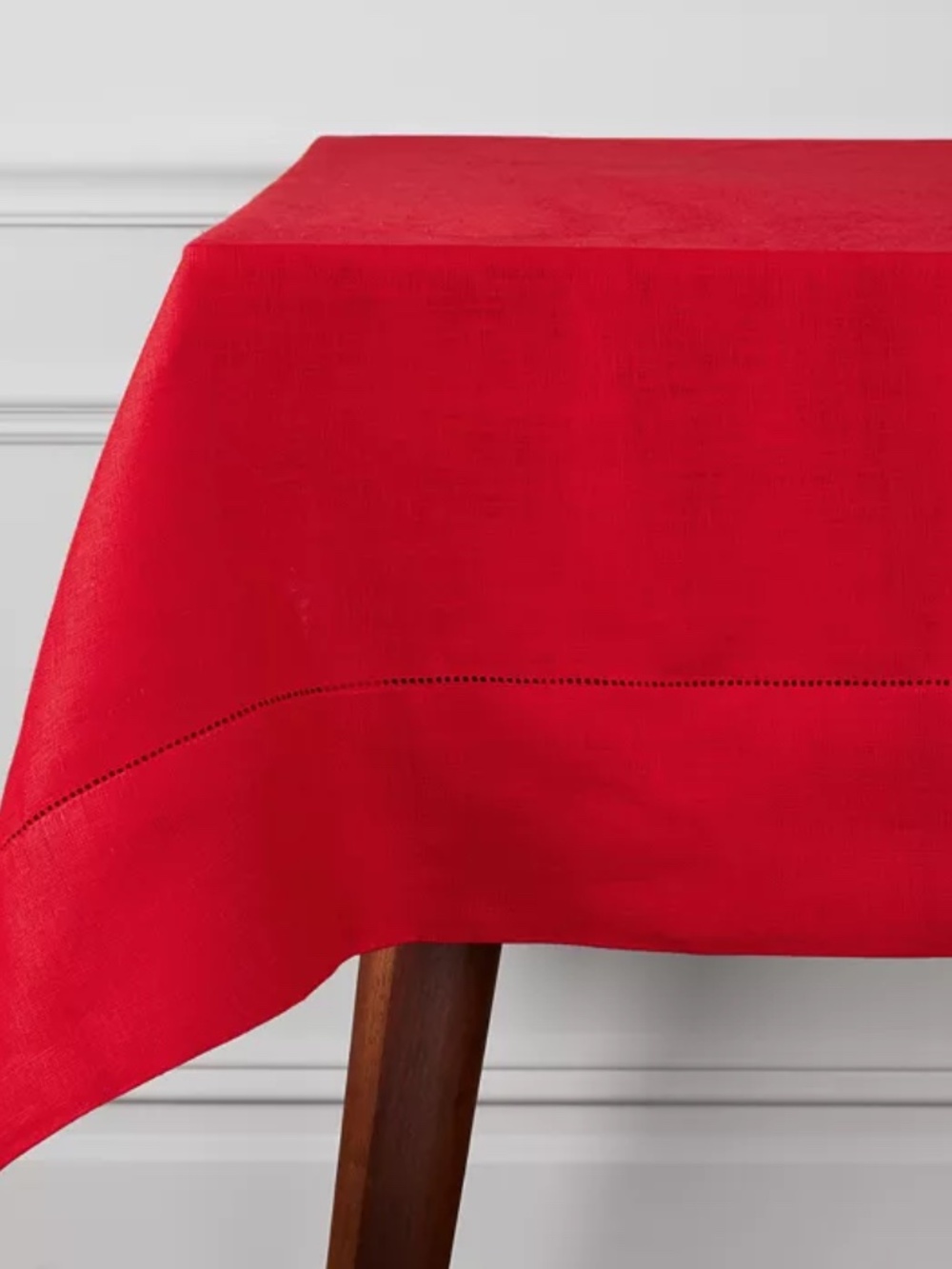Sferra Festival Tablecloth, 66 X 124 Red